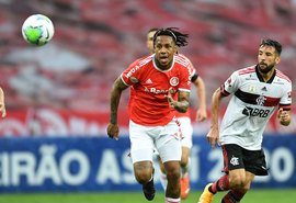 Internacional e Flamengo se enfrentam hoje em partida decisiva