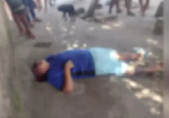 Homem é morto a tiros em praça pública na parte alta de Maceió