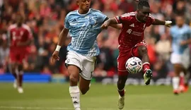 Liverpool sai atrás duas vezes e fica no empate com o Forest em casa