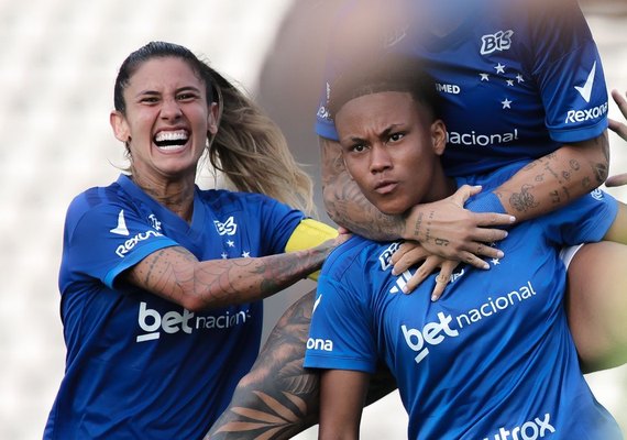 Cruzeiro vence clássico contra Atlético-MG de virada e sobe na tabela
