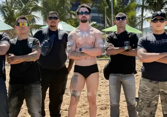 Rico Melquiades vai à praia em Maceió escoltado por cinco seguranças