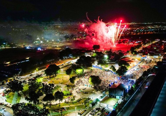 Réveillon de Todos Nós reúne milhares de pessoas e celebra a virada do ano em Maceió