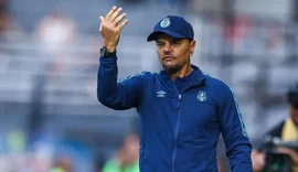 Auxiliar técnico do Grêmio, Alexandre Mendes é preso no Aeroporto Salgado Filho
