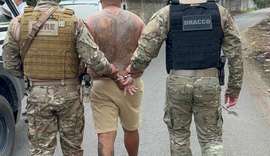 Suspeito de furtos é levado à delegacia após ser localizado na parte baixa de Maceió