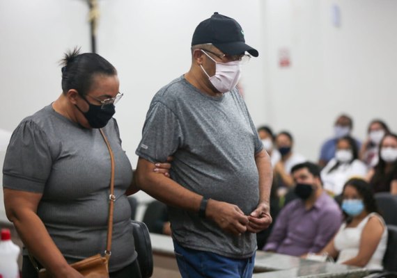 Homem que ateou fogo à mulher e filha é condenado a 26 anos de prisão