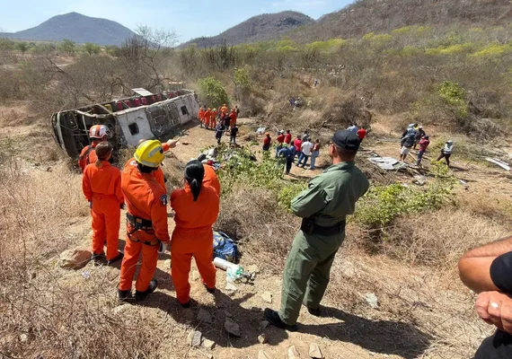 Polícia Civil apura acidente com ônibus que deixou 16 mortos em São José da Tapera