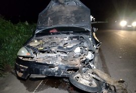 Craíbas: motociclista morre após invadir a contramão e bater em carro