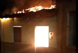 Criança de 3 anos foge de incêndio em São José da Lage