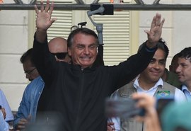 Bolsonaro: ‘Militares estão prontos para defender a pátria contra o obscurantismo’