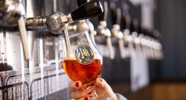 Oktoberfesta de Moema brinda à tradição alemã com festa e chope na zona sul de São Paulo