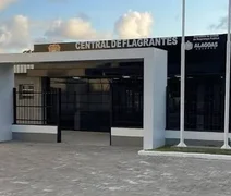 Suspeito com 13 passagens por roubo tenta se esconder da PM em barbearia