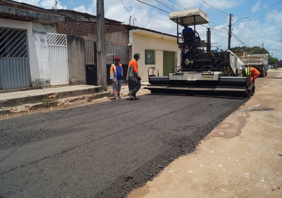 Prefeitura avança com pavimentação na parte alta da cidade