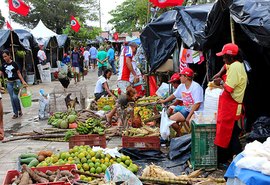 Feira da Reforma Agrária reúne trabalhadores rurais na Praça da Faculdade