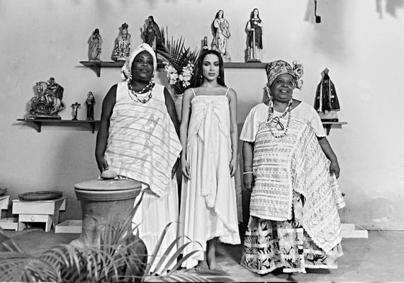 Após postar foto em terreiro e anunciar clipe, Anitta perde 100 mil seguidores: ‘’escolhi qualidade e não quantidade’’