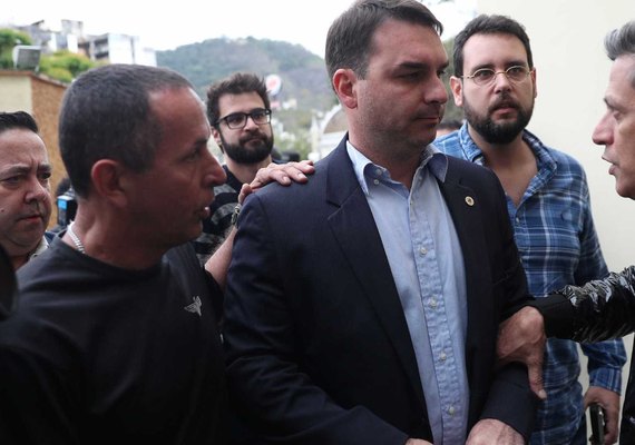 Ex-assessor de F. Bolsonaro movimentou R$ 7 mi em 3 anos