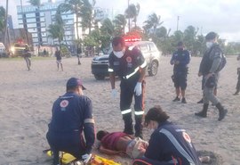 Homem é atacado com vários golpes de facão na praia de Maceió