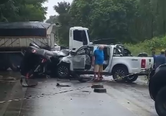 Homem morre após colisão entre dois carros na BR-316, em Atalaia