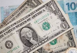 Dólar opera em queda de 0,3% e é vendido a quase R$ 5,85