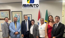 Lira se reúne com autoescolas em meio à proposta que pode deixar a CNH mais acessível