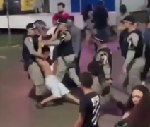 VÍDEO: Homem é espancado por policiais durante show em Arapiraca