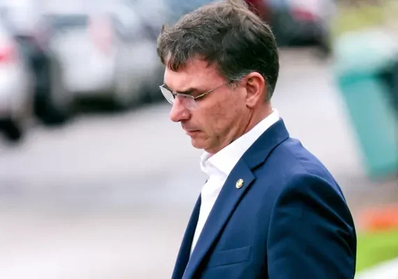 Flávio Bolsonaro chama Zema de 'precipitado' em crítica sobre postura do político