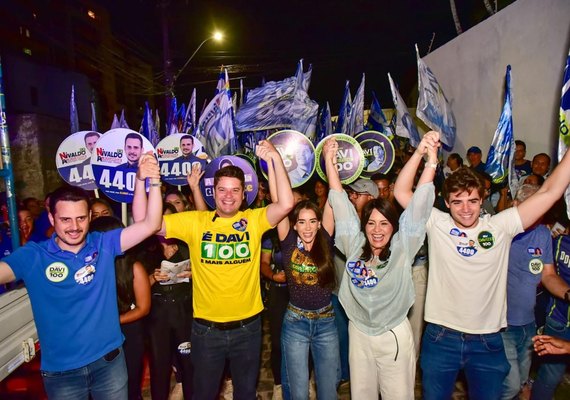 Davi Davino reúne apoiadores em caminhada pelo Jacintinho em Maceió