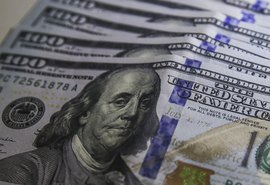 Com terceira queda seguida, dólar fecha o dia cotado a R$ 4,80