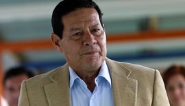 Mourão sobre médicos cubanos: Acho que a metade não volta