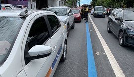 Colisão entre 4 veículos deixa trânsito lento na Av. Fernandes Lima, em Maceió