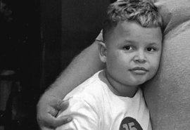 Menino morre soterrado após deslizamento em área de risco