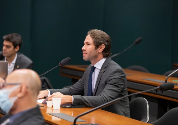 Com atuação de Pedro Vilela, Câmara aprova PECs que beneficiam enfermeiros e agentes lotéricos