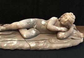 Arqueólogos encontram escultura romana do 'Cupido Adormecido' na Croácia