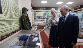 Putin desafia Japão ao visitar ilha disputada próxima ao território japonês