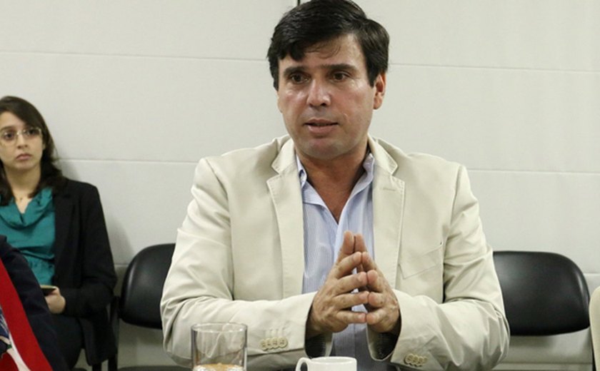 Marcius Beltrão conversa sobre turismo alagoano com operadoras de viagem em evento