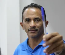 Manoel Gomes, autor da música 'Caneta azul' perde fortuna e tenta se reerguer