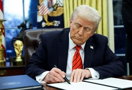Suprema Corte impede Trump de usar Lei de Inimigos para deportações