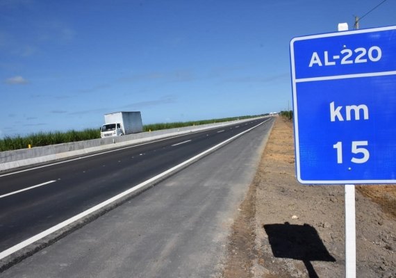Governo do Estado entrega primeiro trecho da maior obra rodoviária de AL