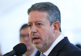 Lira diz a prefeitos que debaterá piso salarial da enfermagem