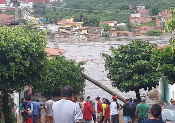 Devido às fortes chuvas, Santana do Ipanema registra nova inundação