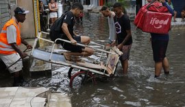 Chuvas no Rio matam 15 pessoas e bombeiros buscam desaparecidos