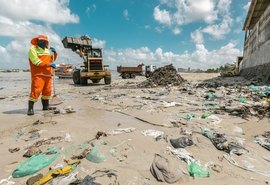 Prefeitura de Maceió amplia limpeza da orla antes e depois da virada