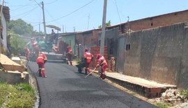 Prefeitura pavimenta ruas em residencial no Benedito Bentes