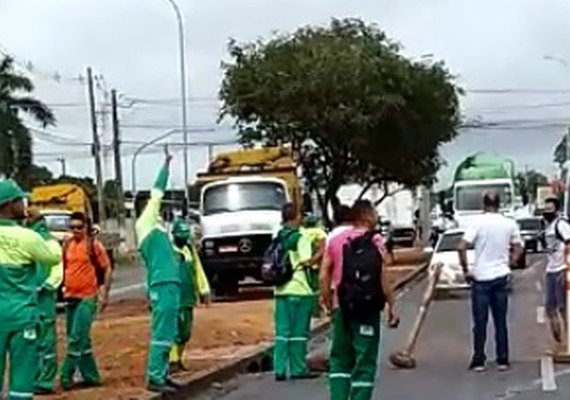 Funcionários da Via Ambiental cobram salários atrasados