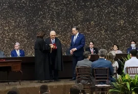 Durante homenagem em Maceió, ministro Barroso diz que jamais respondeu ódio com ódio