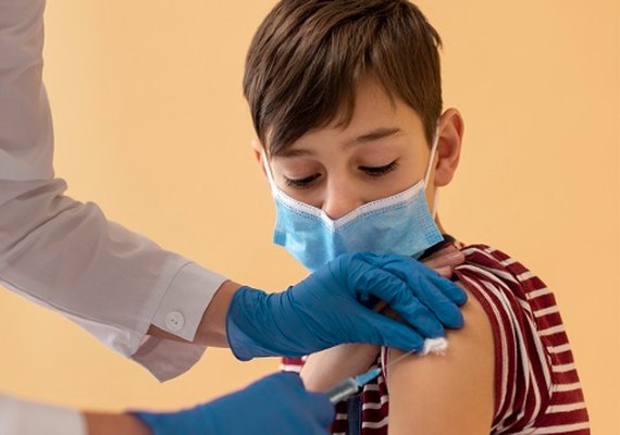 Pais que não vacinarem filhos contra a Covid-19 podem ser multados, decide STJ