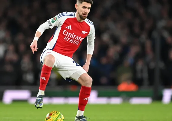 Arsenal anuncia saída de 17 jogadores após fim de contratos; veja lista