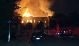 Incêndio de grandes proporções atinge Museu Nacional no Rio de Janeiro