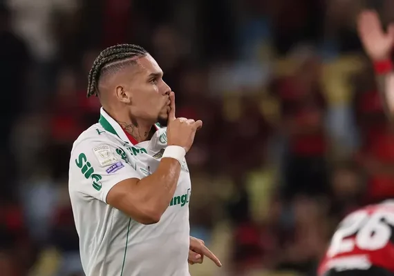 Paulinho é denunciado ao STJD por gesto em gol contra o Flamengo