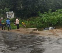 Homem fica ferido após carro cair em rio em São Miguel dos Milagres