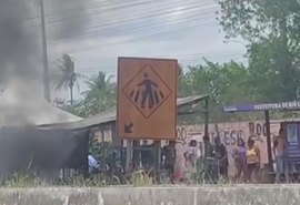 Moradores de Rio Largo bloqueiam BR-104 contra falta de água